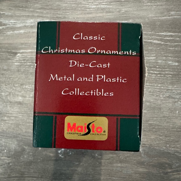 Maisto 1998 Green VW Cabriolet with Santa & Rudolf Die Cast X’MAS Ornament. New! - Picture 4 of 9